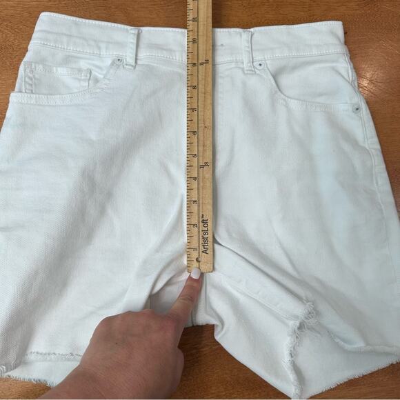 EXPRESS White Denim Cut Off Shorts Midi High Rise Sz 2 Cotton Blend Stretch Cute - Picture 5 of 7